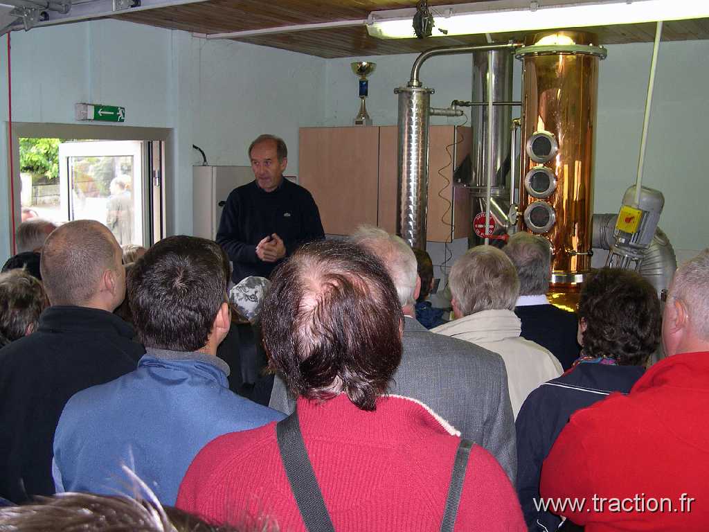 20080921 4 Muespach le H 08.jpg - 21/09/2008 - 68640 MUESPACH LE HAUTCLUB DE VƒHICULES ANCIENS D'ALSACE-MULHOUSE - CVAAM25�mes JOURNƒES EUROPƒENNES DU PATRIMOINEDŽmonstration de distillation dans le Ç Brennhisle È